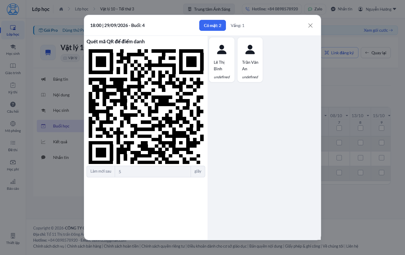 Màn hình điểm danh bằng mã QR: mã QR lớn tự làm mới sau vài giây và danh sách học sinh đã điểm danh